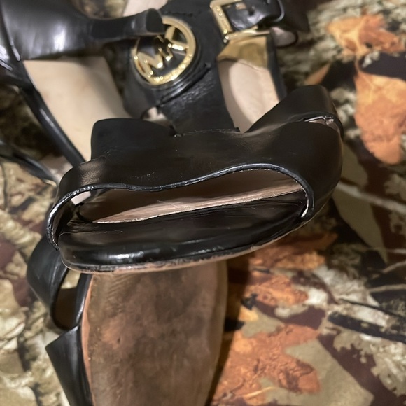 Beautiful Michael kors shoes - Picture 14 of 16